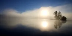 FIN0922_1052_Full moon in the fog (Southern Finland)