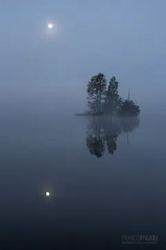 SII0915_0125_Reflecting moon in the fog