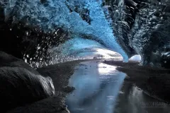 ISL0315_0161_Ice cave under the Vatnajökull glacier (Iceland)