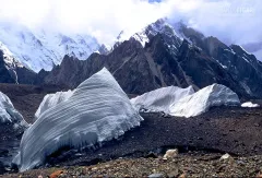 PAK0704_0160_Ice sails on the Baltoro glacier (Pakistan)