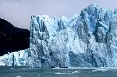 PAT1106_0165_A wall of ice from the boat (Perito Moreno glacier Argentina)