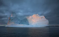 GRO0822_0956_Iceberg in Scoresby Sund  (Eastern Greenland)