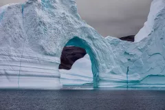 GRO0822_0964_Arch iceberg in Ofjord (Eastern Greenland)