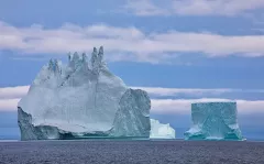 GRO0822_0969_Icebergs in Scoresby Sund (Eastern Greenland)