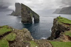 FAR0523_1098_Stori Drangur natural arch on Vagar island (Far Oer)