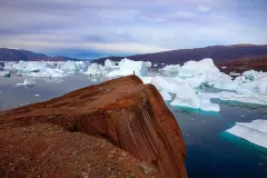 GRO0822_1060_View from the cliffs of Rode island on the iceberg graveyard (Eastern Greenland)