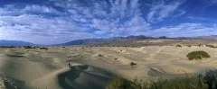 USA1099_0185_Hiking on the dunes (Death Valley California USA)