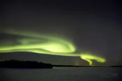 LAP0215_0236_Northern lights on iced lake Kitkajärvi in Lapland (Finland)