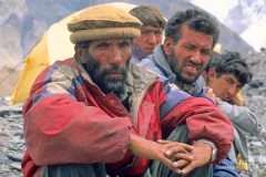 PAK0704_0301_Baltì porters at Concordia basecamp on the Baltoro glacier (Pakistan)