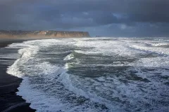 ISL0315_0369_Stormy sea off the beach and cliffs of Dyrhòlaey (Iceland)