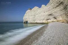 NOR0322_0927_The beach of Etretat in Normandy (France)