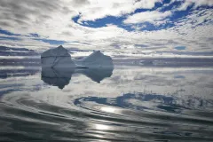 GRO0822_1069_Ice painting in the fjords of Eastern Greenland