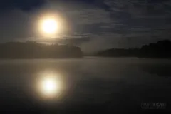 FIN0815_0431_Full moon in the fog (Souhtern Finland)